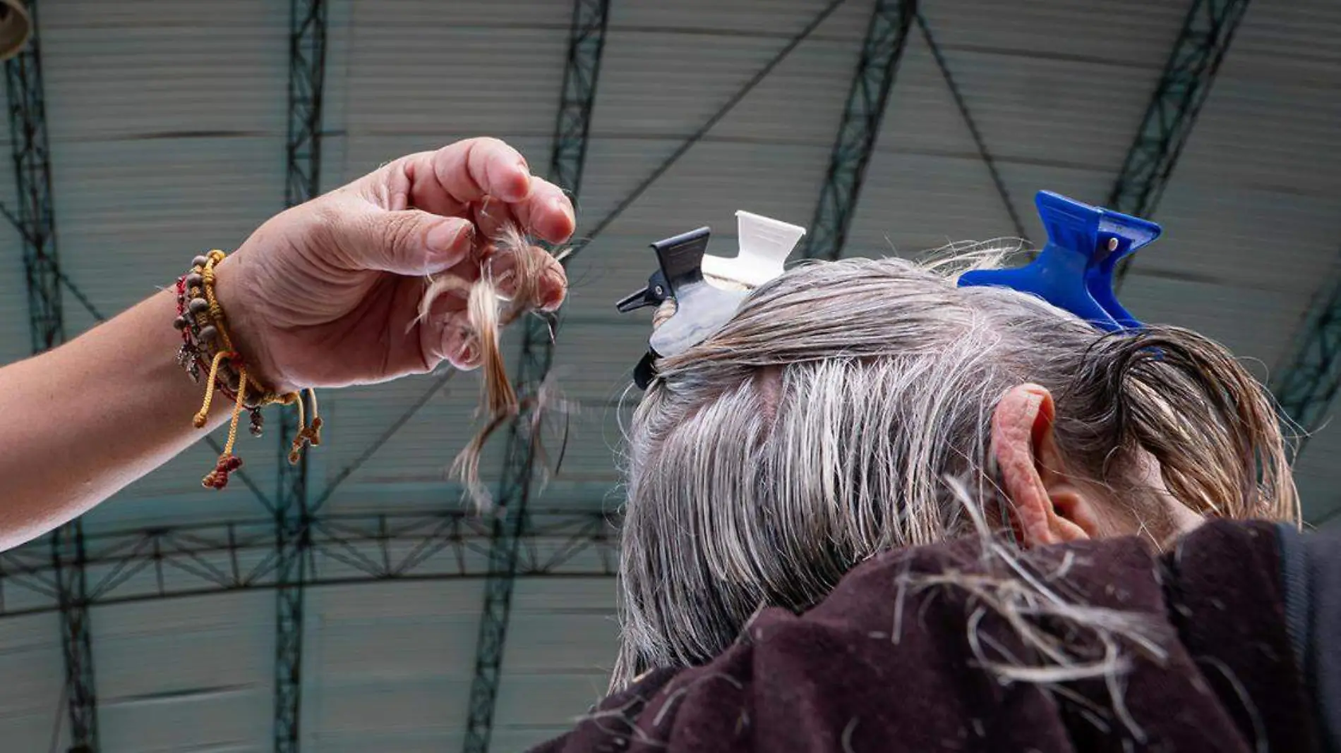 El pasar del tiempo y el manejo que se le da al cabello hacen que en un determinado momento de la vida este comience a caerse